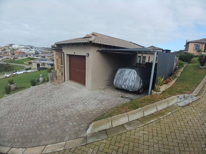 Three bedroom Full title Townhouse with beautiful ocean views - Photo 1