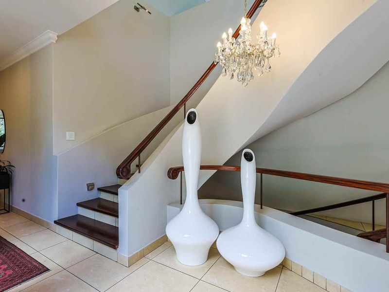 Prestigious Waterkloof Luxury Residence - Photo 7