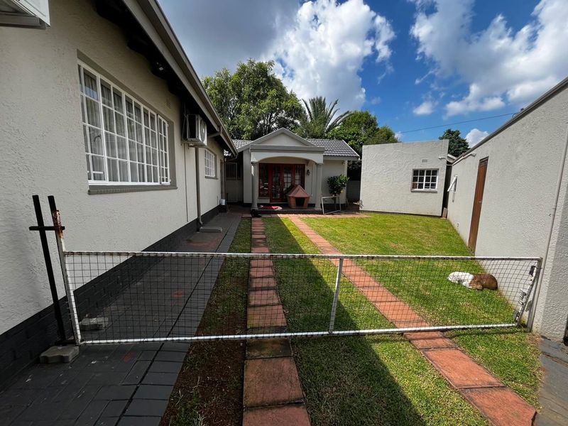 4 Bedroom family Home situated in the sought after area of farrarmere - Photo 5