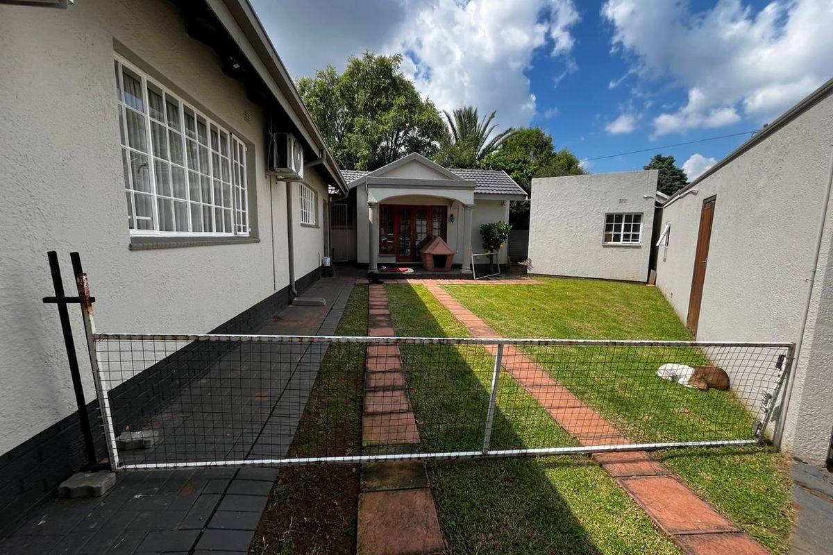 4 Bedroom family Home situated in the sought after area of farrarmere - Photo 5