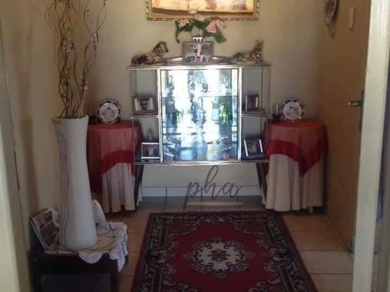 3 Bedr home with 2 flats for sale in Walvis Bay - Photo 3