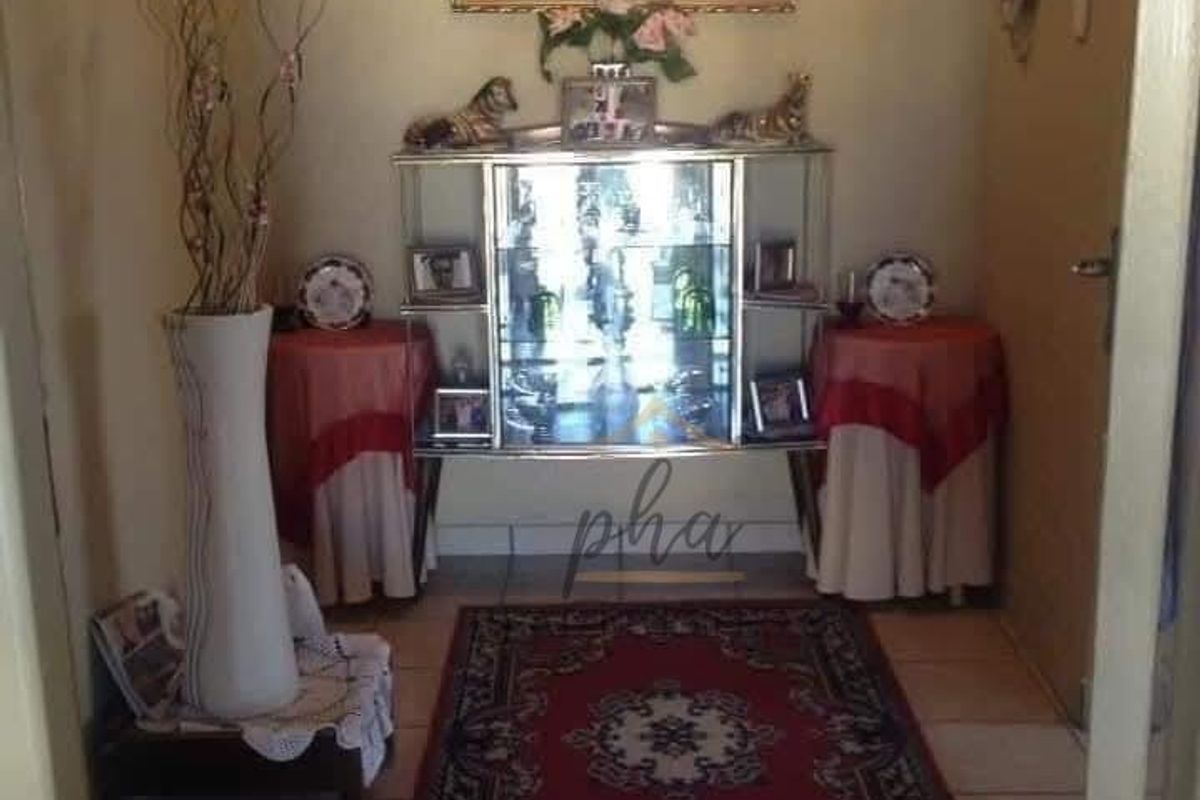 3 Bedr home with 2 flats for sale in Walvis Bay - Photo 3