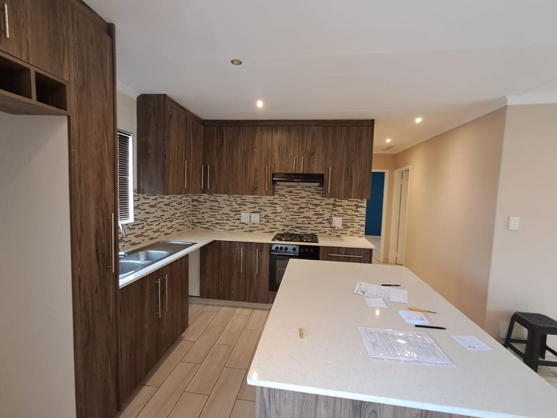 Newly Renovated Apartment for Sale - Photo 2