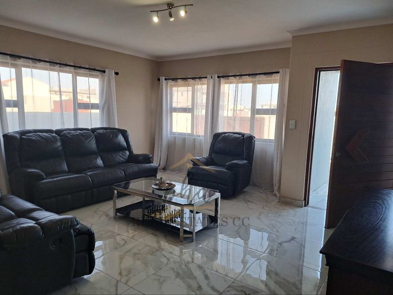 Spacious 4 bedr Family home situated near the lagoon in Meersig, Walvis Bay selling for N$2 615 000.00 - Photo 4