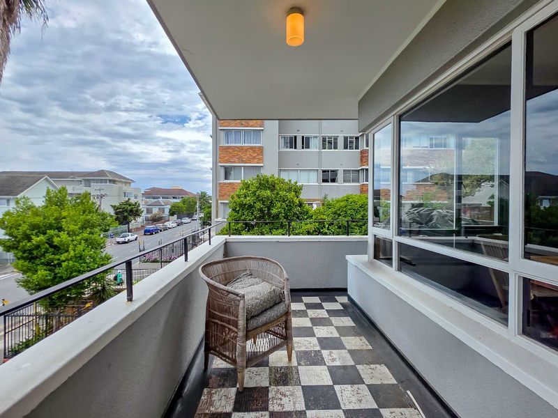 North east facing corner apartment with two balconies and automated garage | Sea Point - Photo 6