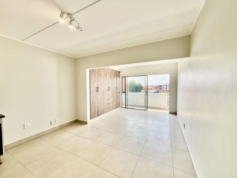 Elevate Your Lifestyle in a Brand New Sandton Studio! - Photo 5
