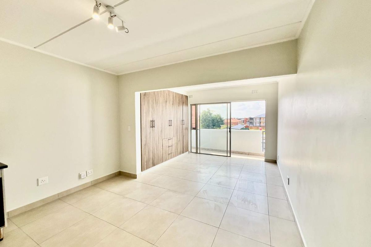 Elevate Your Lifestyle in a Brand New Sandton Studio! - Photo 5