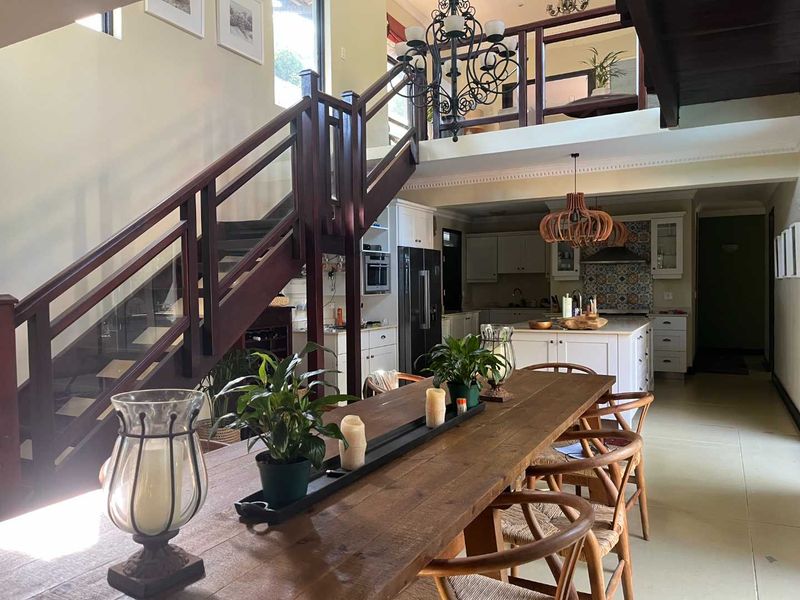 Stunning 5-Bedroom Family Home to Rent with Coastal Views - Photo 3