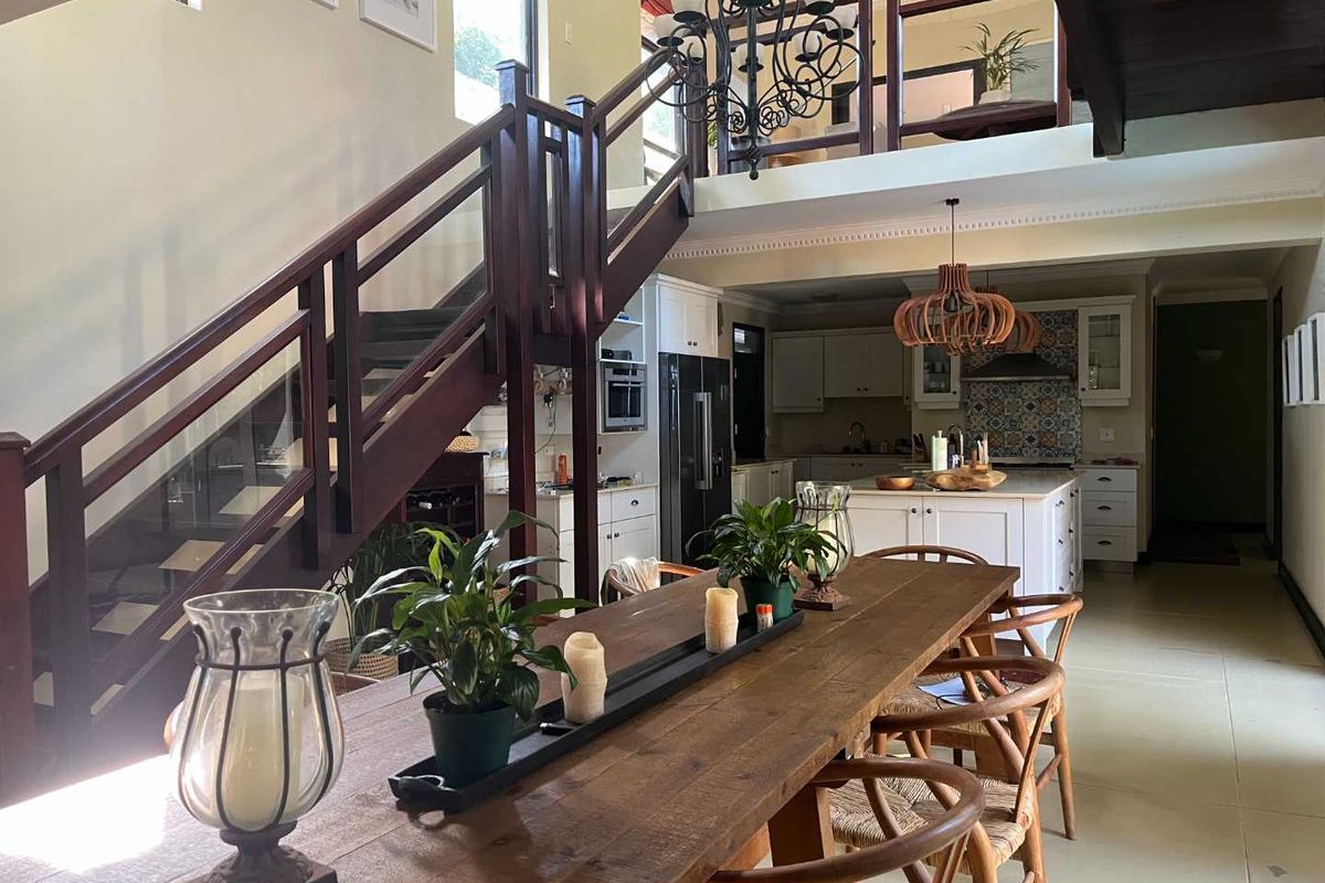 Stunning 5-Bedroom Family Home to Rent with Coastal Views - Photo 3