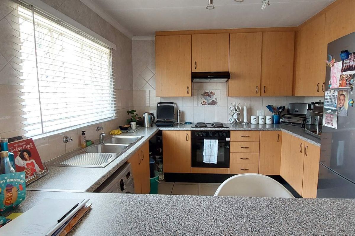 3-Bedroom Home in Secure Complex - Photo 5