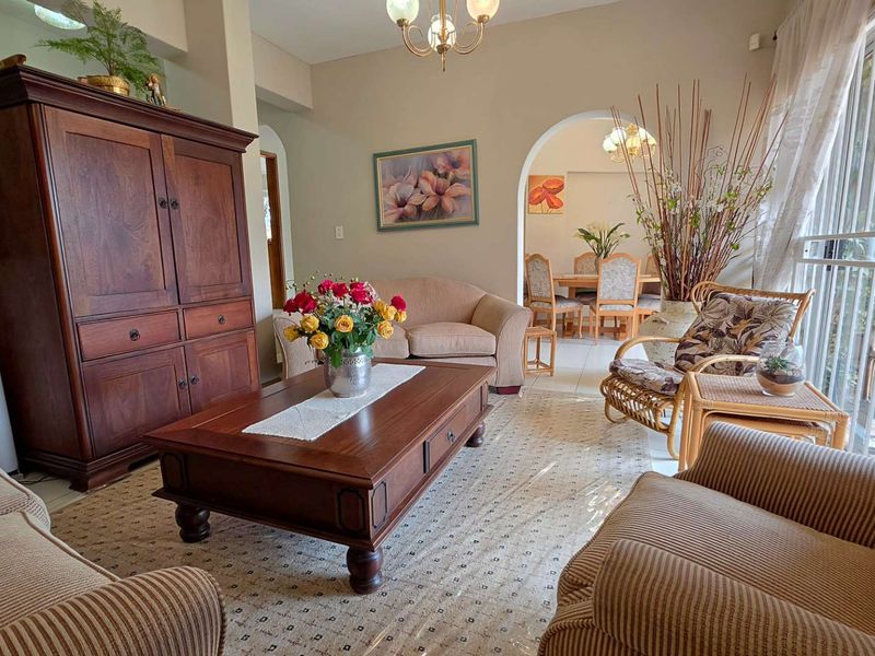 4 Bedroom House for Sale in Bassonia - Photo 5
