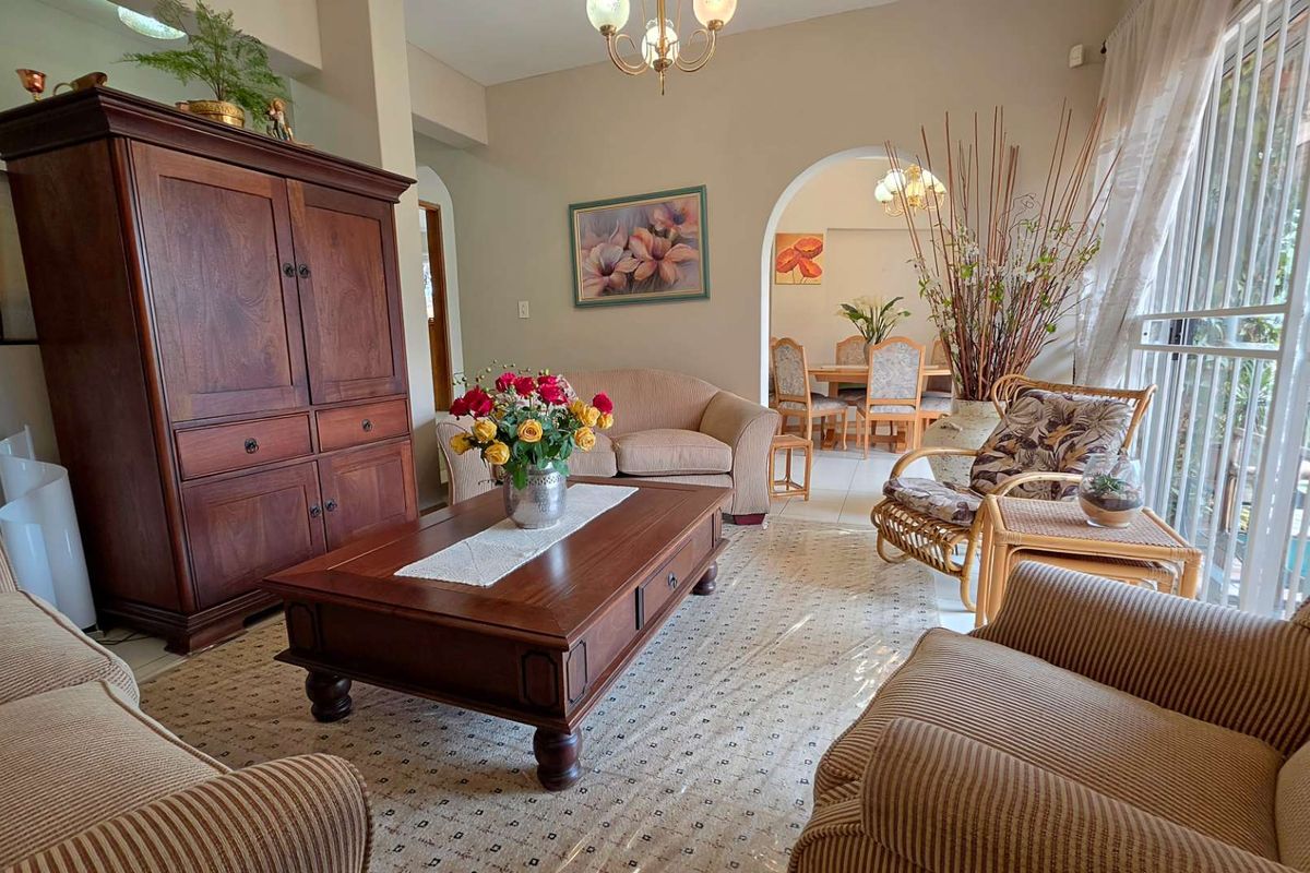 4 Bedroom House for Sale in Bassonia - Photo 5