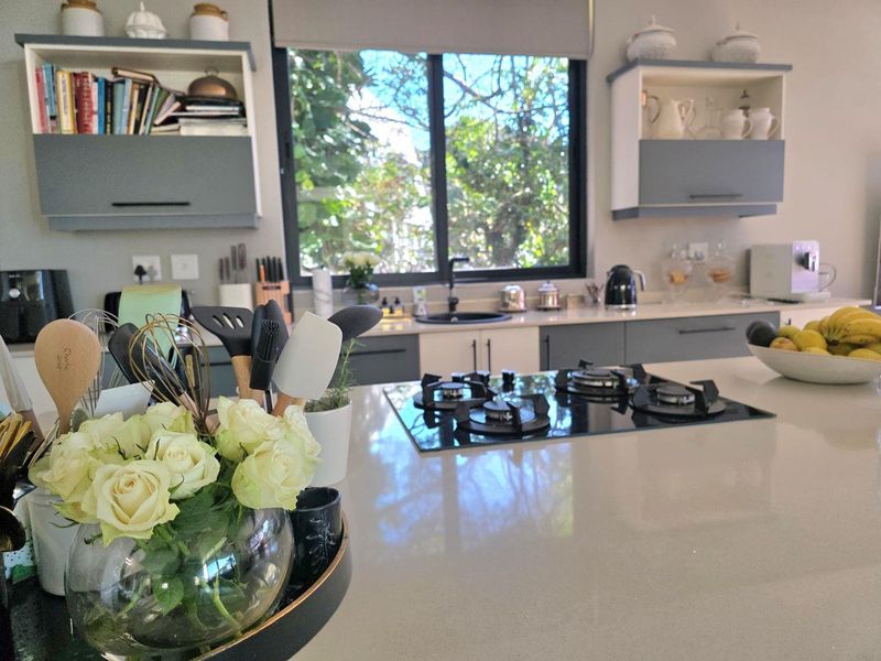 Luxury Statement Home for Sale in Central Kloof – Upper Highway - Photo 5