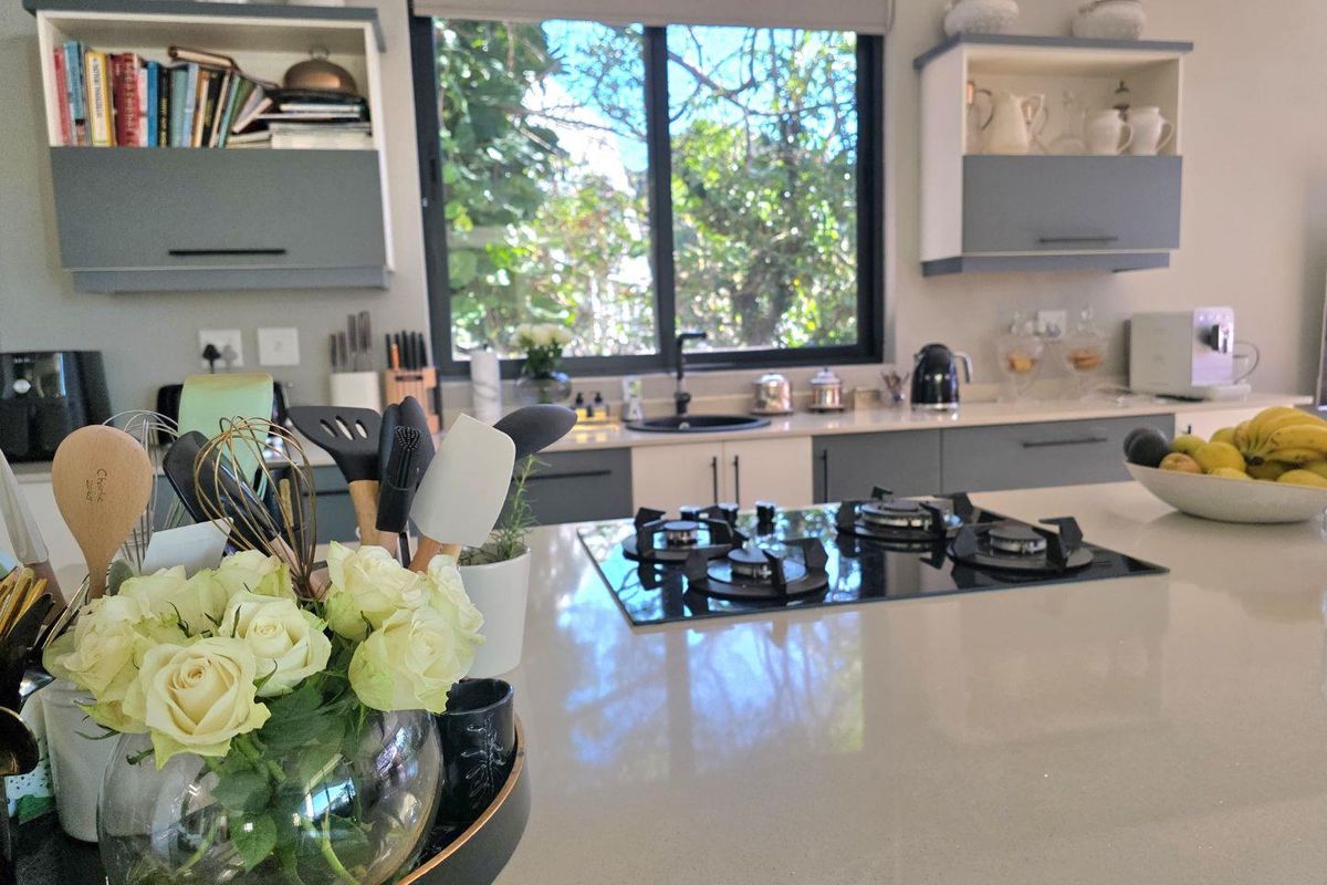 Luxury Statement Home for Sale in Central Kloof – Upper Highway - Photo 5