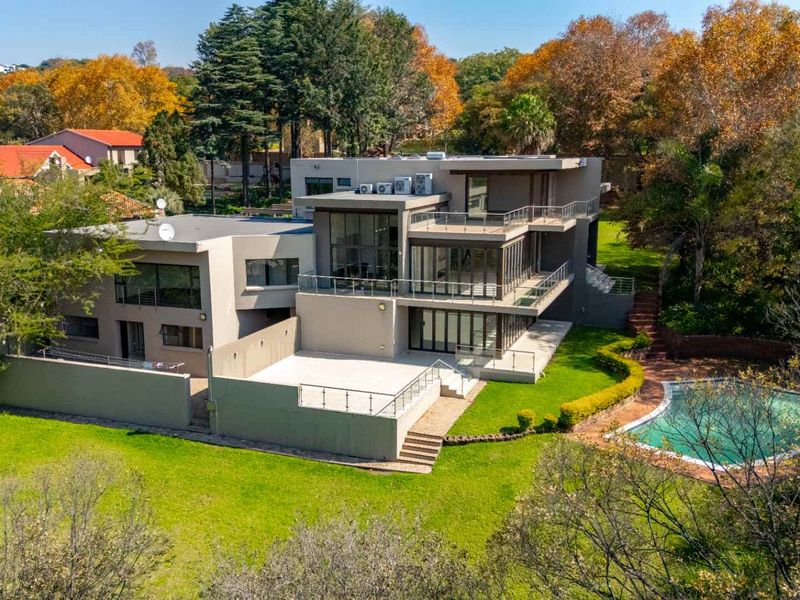 Exquisite 5-Bedroom Luxury Mansion for Sale in the Heart of Bryanston - Photo 2