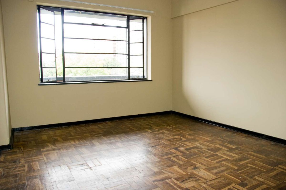 Ideal Spot: Close to Schools & Public Transport - Photo 4