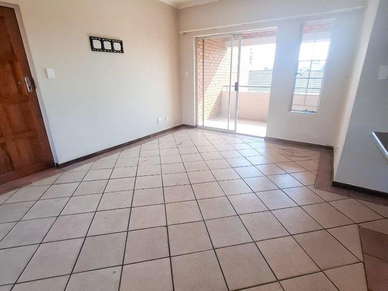 Charming 2-Bedroom Apartment in Windmill Complex, Mooikloof Ridge Estate - Photo 4