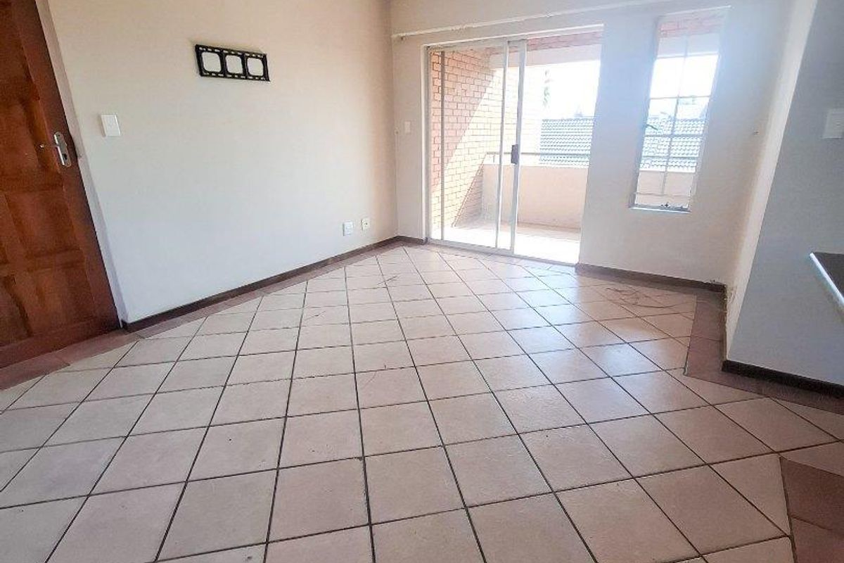 Charming 2-Bedroom Apartment in Windmill Complex, Mooikloof Ridge Estate - Photo 4