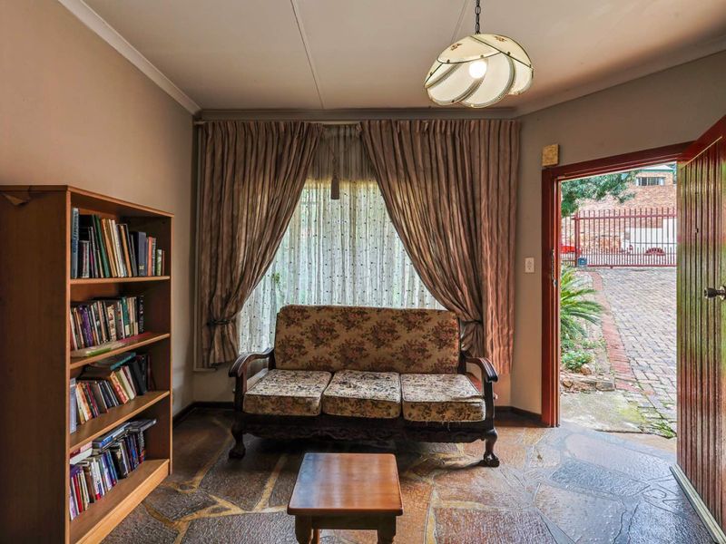 Spacious 4 Bedroom Family Home on Expansive Stand - Photo 5