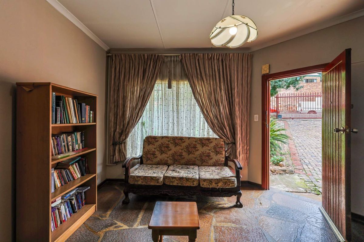 Spacious 4 Bedroom Family Home on Expansive Stand - Photo 5