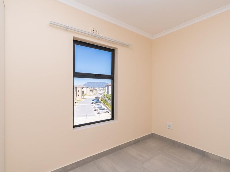 Spacious Three Bedroom Apartment - Photo 10