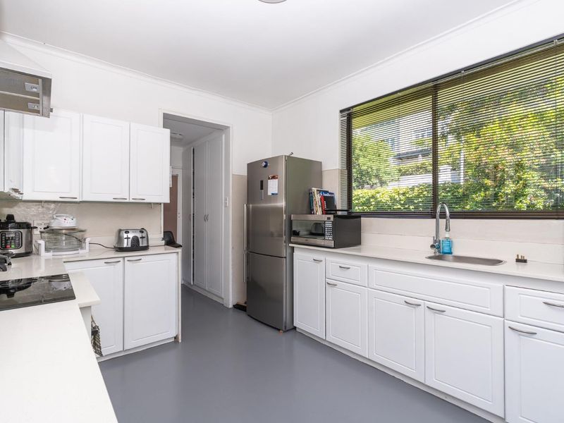 Large Family Home in Leafy Oranjezicht - Photo 10