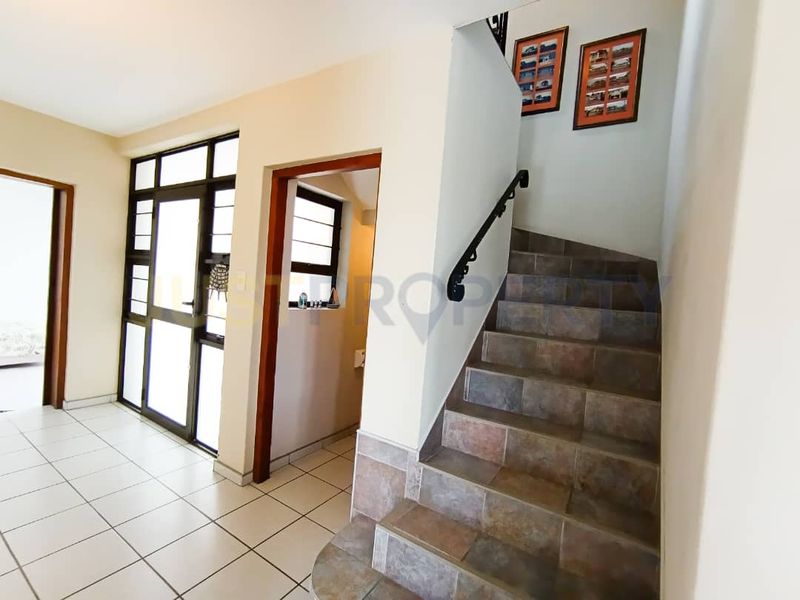 Luxury Townhouse CBD - Photo 9