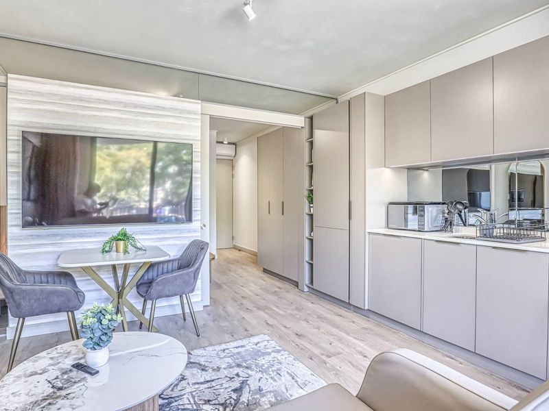 STUPENDOUS FULLY FURNISHED 1 BED APARTMENT IN NEW COMPLEX IN ROSEBANK - Photo 6