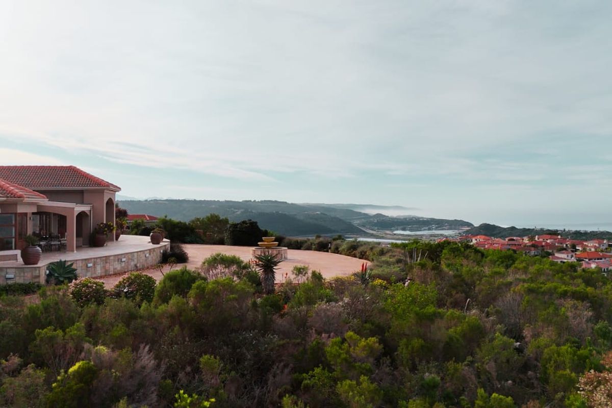 A Private Coastal Sanctuary | Where Luxury, Space & Family Comfort meet - Photo 3