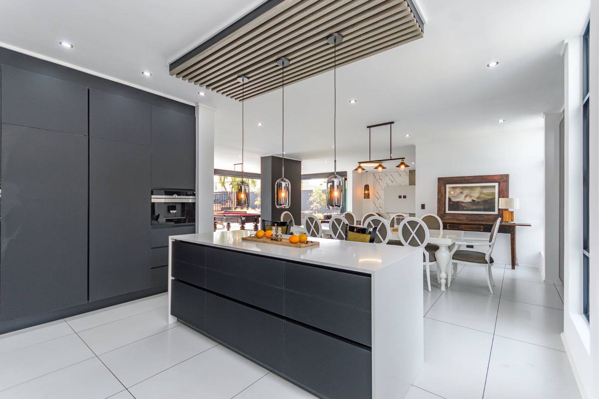 Home with a bold future - Photo 2