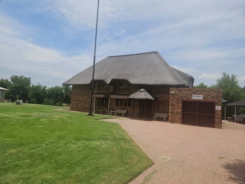 Double storey four bedroom thatch house on the banks of the Vaalriver - Photo 9
