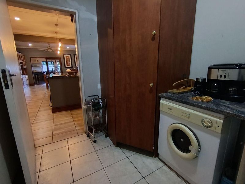 Spacious Living with Rental Income in Universitas - Photo 8