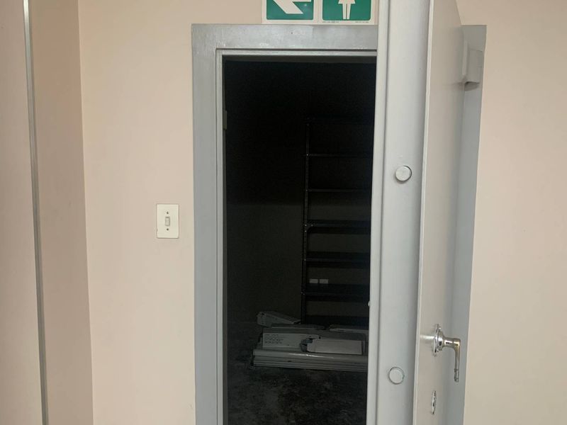 394m2 Office Space To Let | 39 Empire Road, Parktown - Photo 9