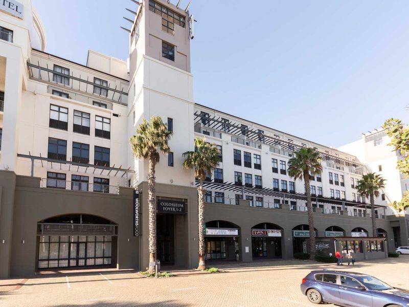 Serviced office space for 15 persons in Regus Century City - Photo 2