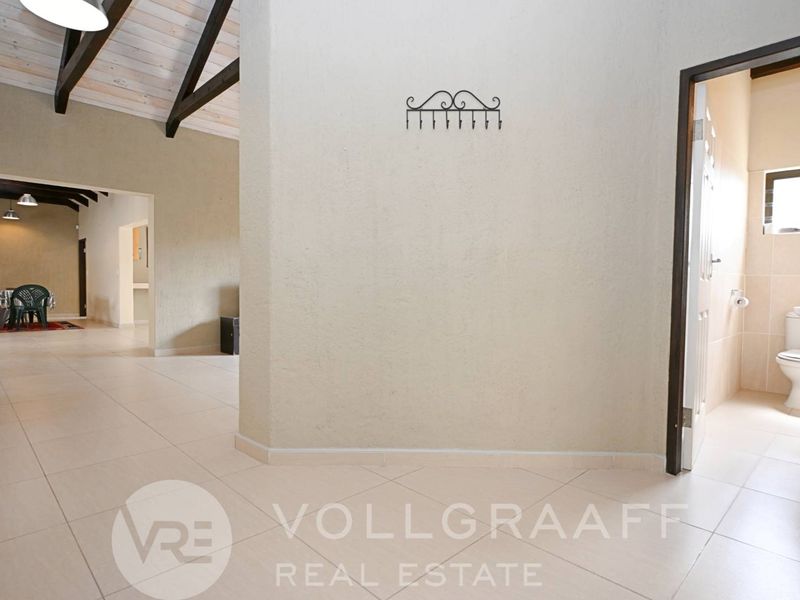 Charming home perfect for family living & entertaining - Photo 5