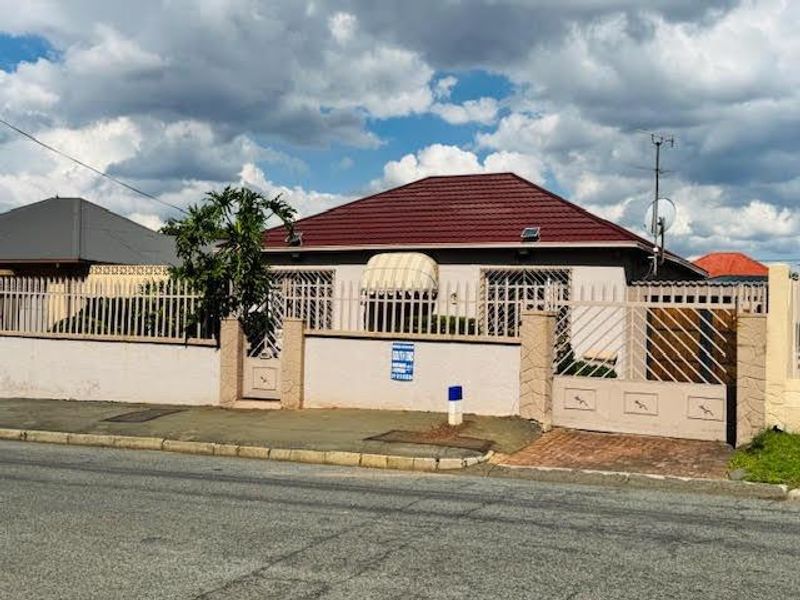 A Standout Regents Park Home with Smart Living Extras - Photo 3