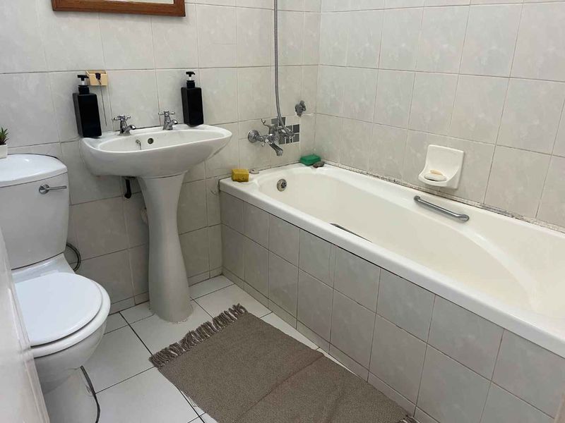 Lovely neat  2 bedroom flat at Glenwood Durban - Photo 10