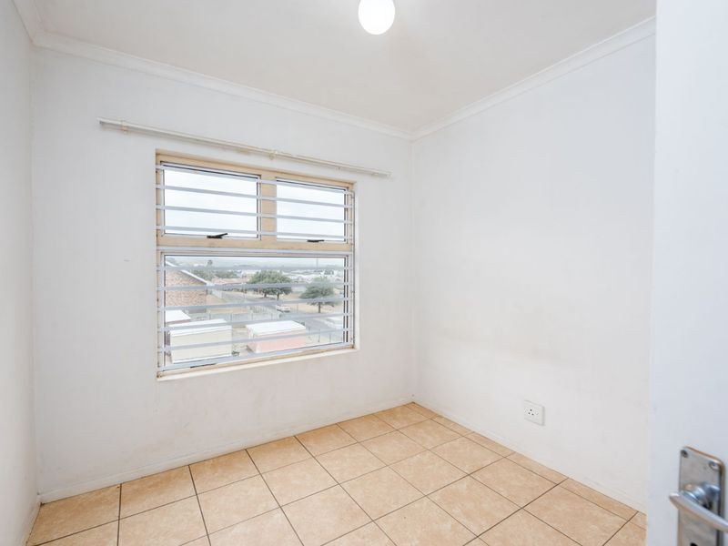 Beautiful & Secure 2-Bedroom Apartment (2 Units available) - Photo 7