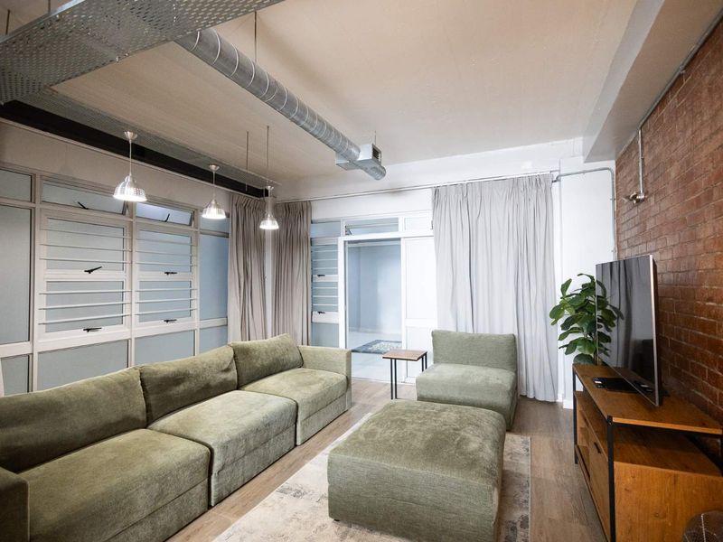 Step into a stylish urban retreat inspired by an upmarket New York loft - Photo 2