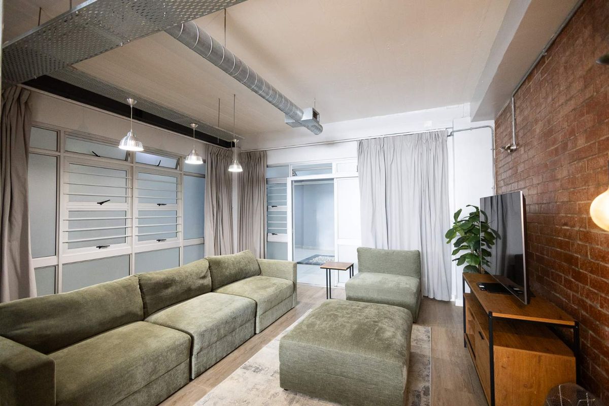 Step into a stylish urban retreat inspired by an upmarket New York loft - Photo 2