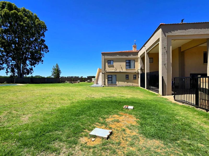 18 bedroom Fully Furnished Lodge - Agricultural Holding in Nanescol - Photo 2