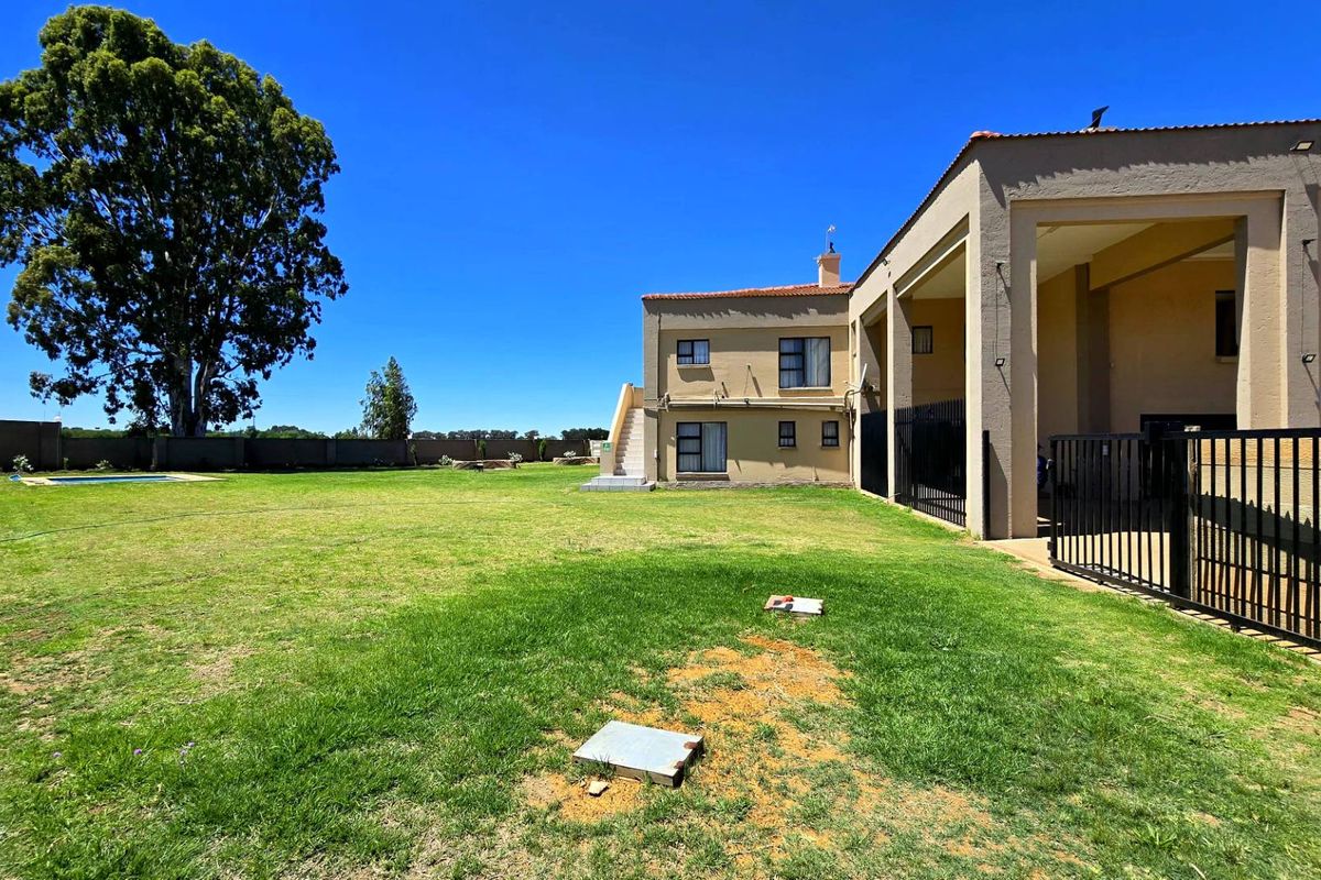 18 bedroom Fully Furnished Lodge - Agricultural Holding in Nanescol - Photo 2