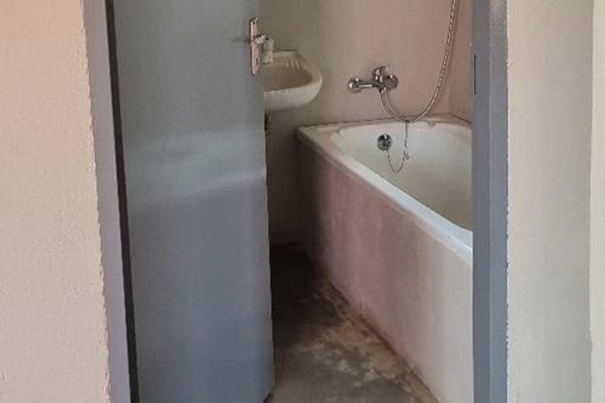 RDP house to rent in Soshanguve ext 13 - Photo 3