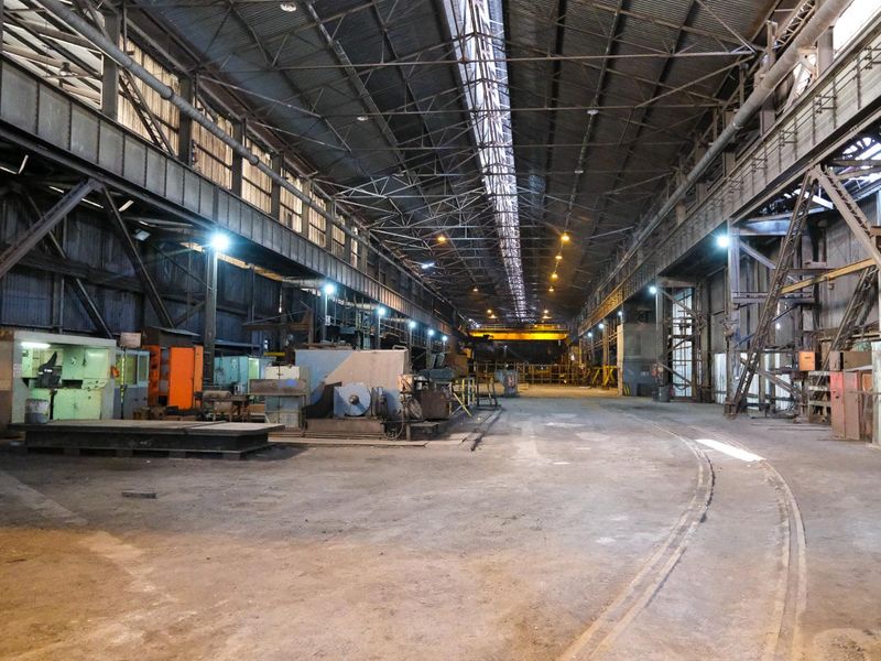 TO LET - WORKSHOP WITH 90 TON & 20 TON CRANES, OFFICE & YARD - Photo 5