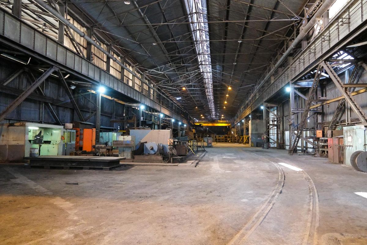 TO LET - WORKSHOP WITH 90 TON & 20 TON CRANES, OFFICE & YARD - Photo 5