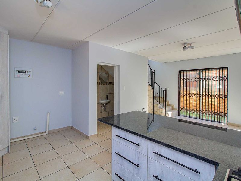 Newly Updated Home with Ensuite & Patio! - Photo 4