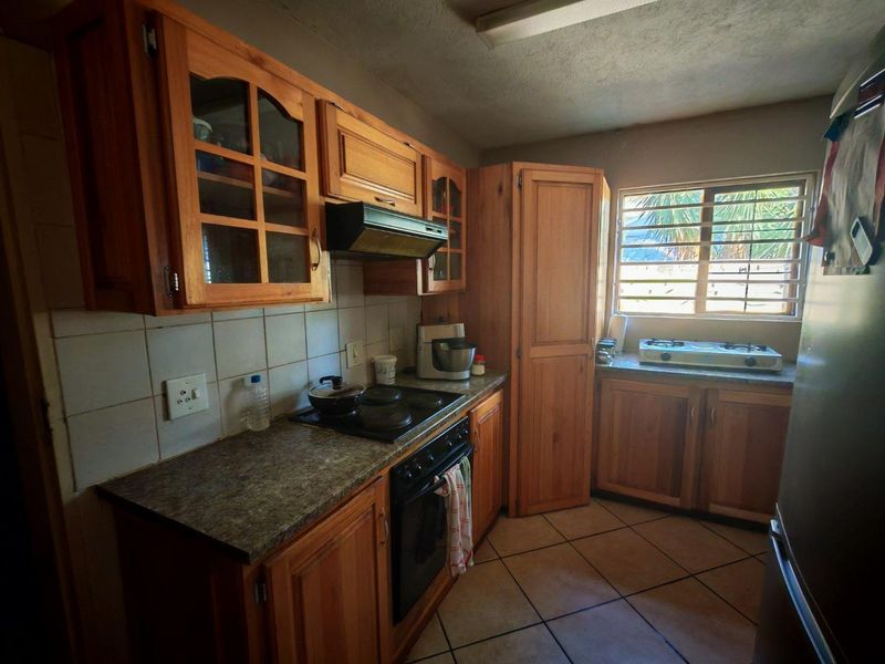 Charming Townhouse For Sale - Photo 2