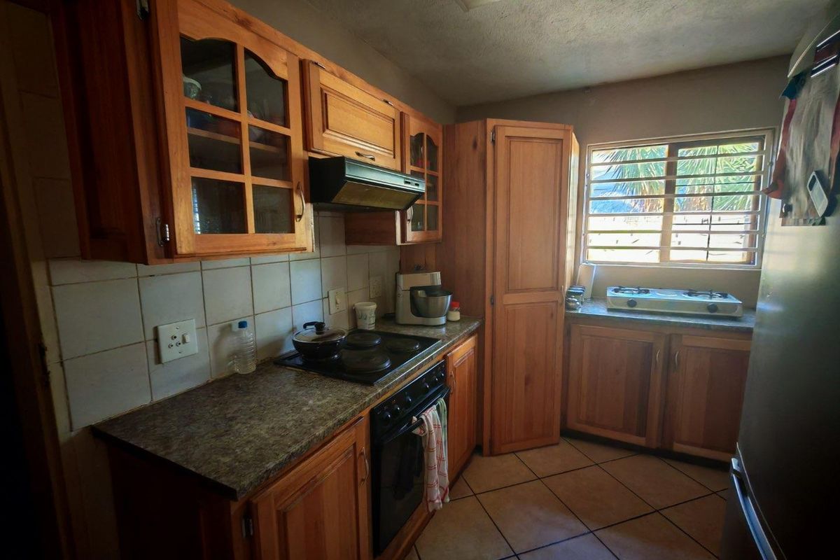 Charming Townhouse For Sale - Photo 2