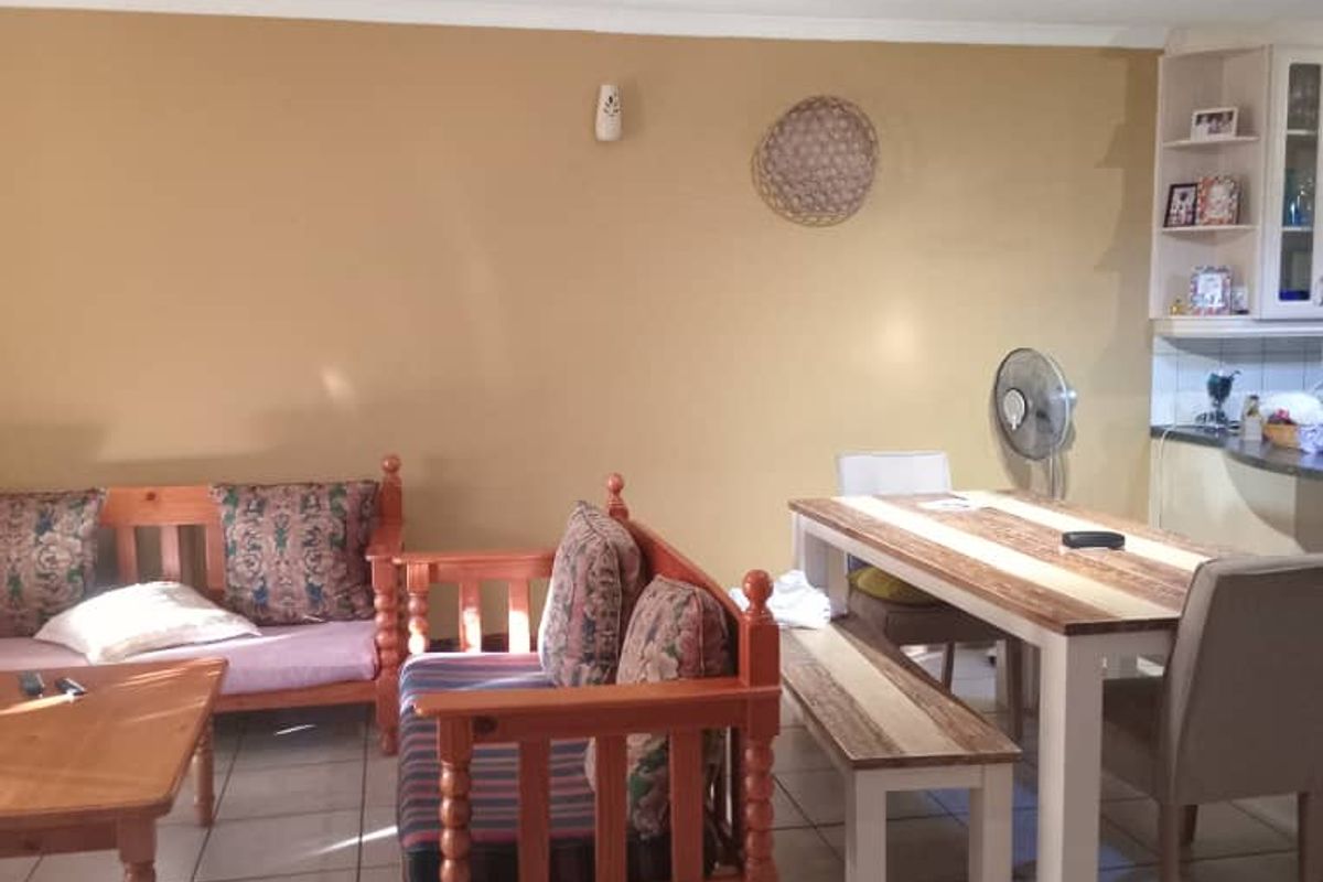 Olympia cottage-type town house with larger garden - Photo 2