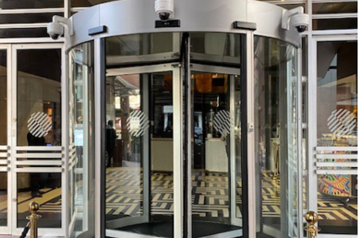 Elegant 2-Bedroom Apartment with Panoramic City Views - Photo 5